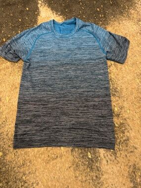 Lululemon Blue Ombre Crew Neck Tee | men’s med